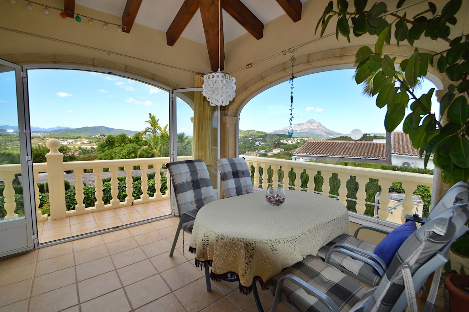 Traditionele Spaanse villa te koop met panoramisch uitzicht