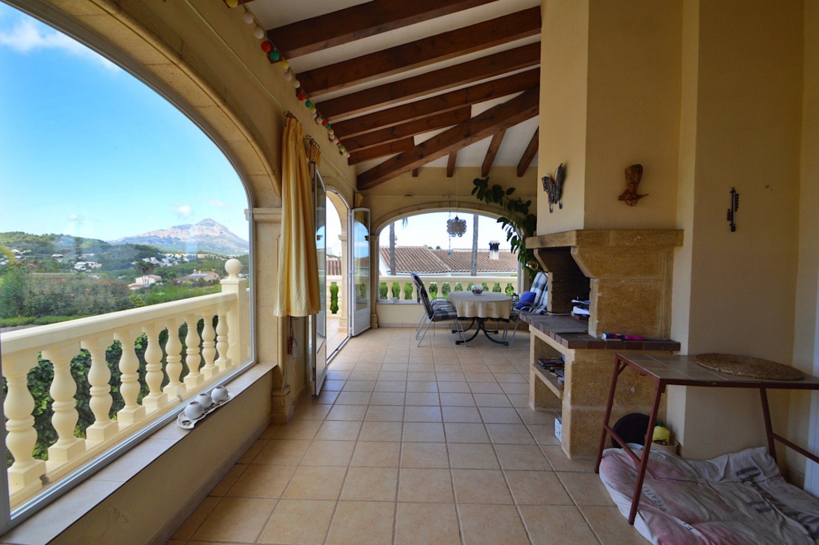 Traditional Spanish villa for sale with panoramic views