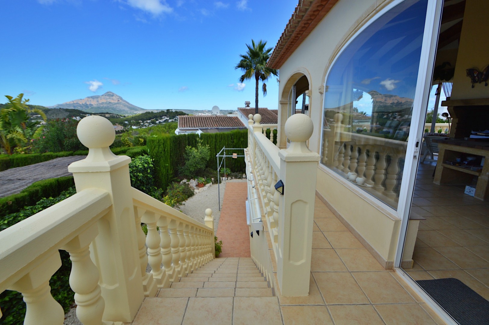 Traditionelle spanische Villa mit Panoramablick zu verkaufen
