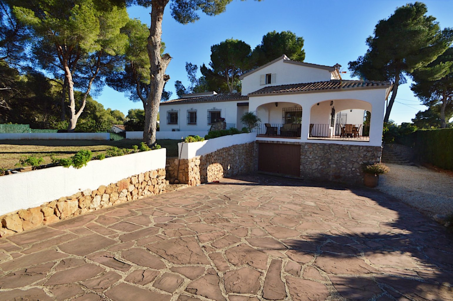 Villa For Sale in Javea with guest apartment