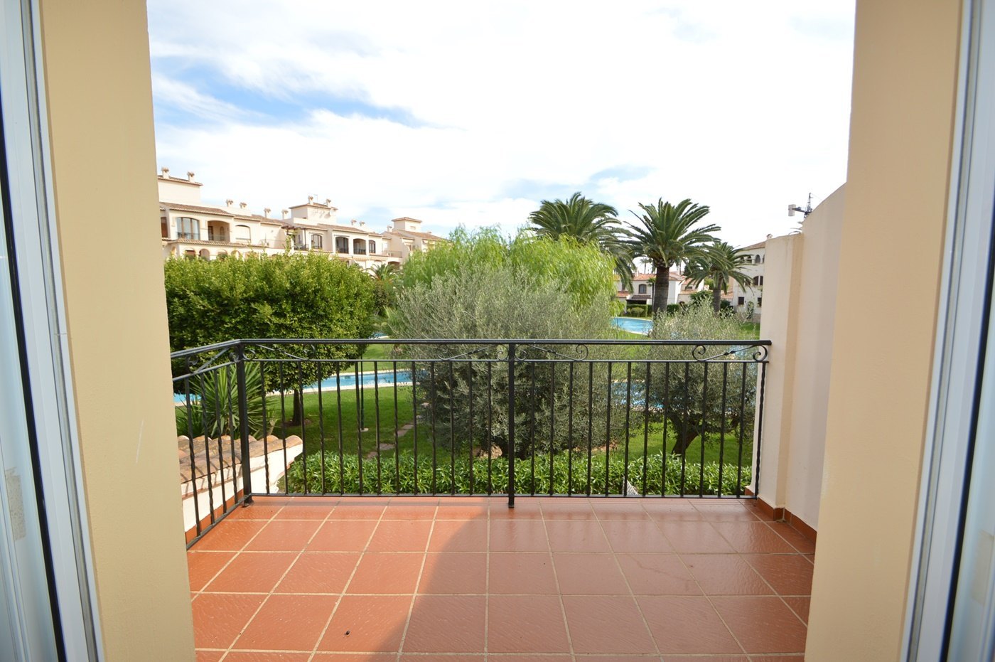 Triplex Townhouse with private garden for Long Term Rent in Javea