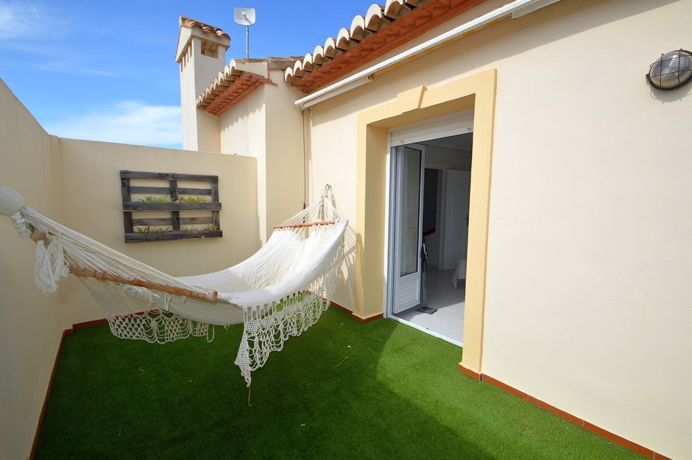 Triplex Townhouse with private garden for Long Term Rent in Javea