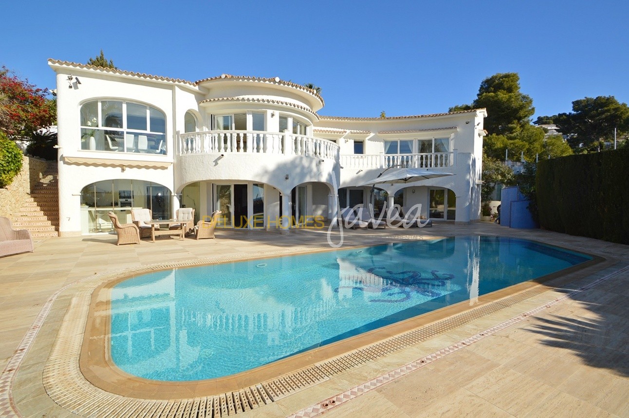 Villa en primera línea en venta en Benissa Costa, Baladrar