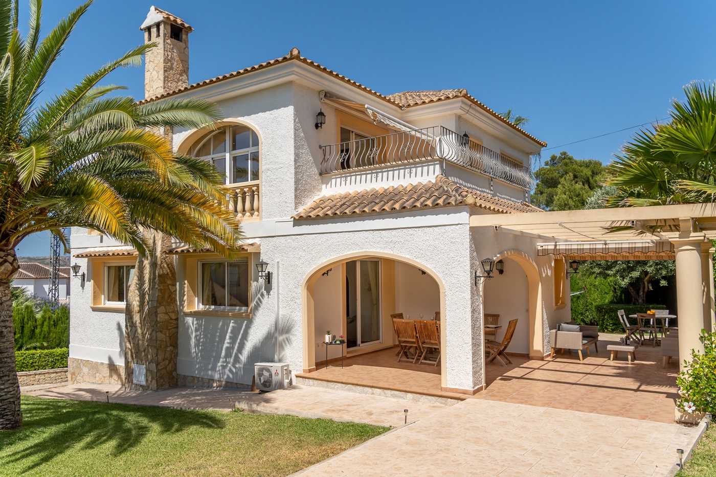 Villa Borgoña - Spacious family villa close to the beach