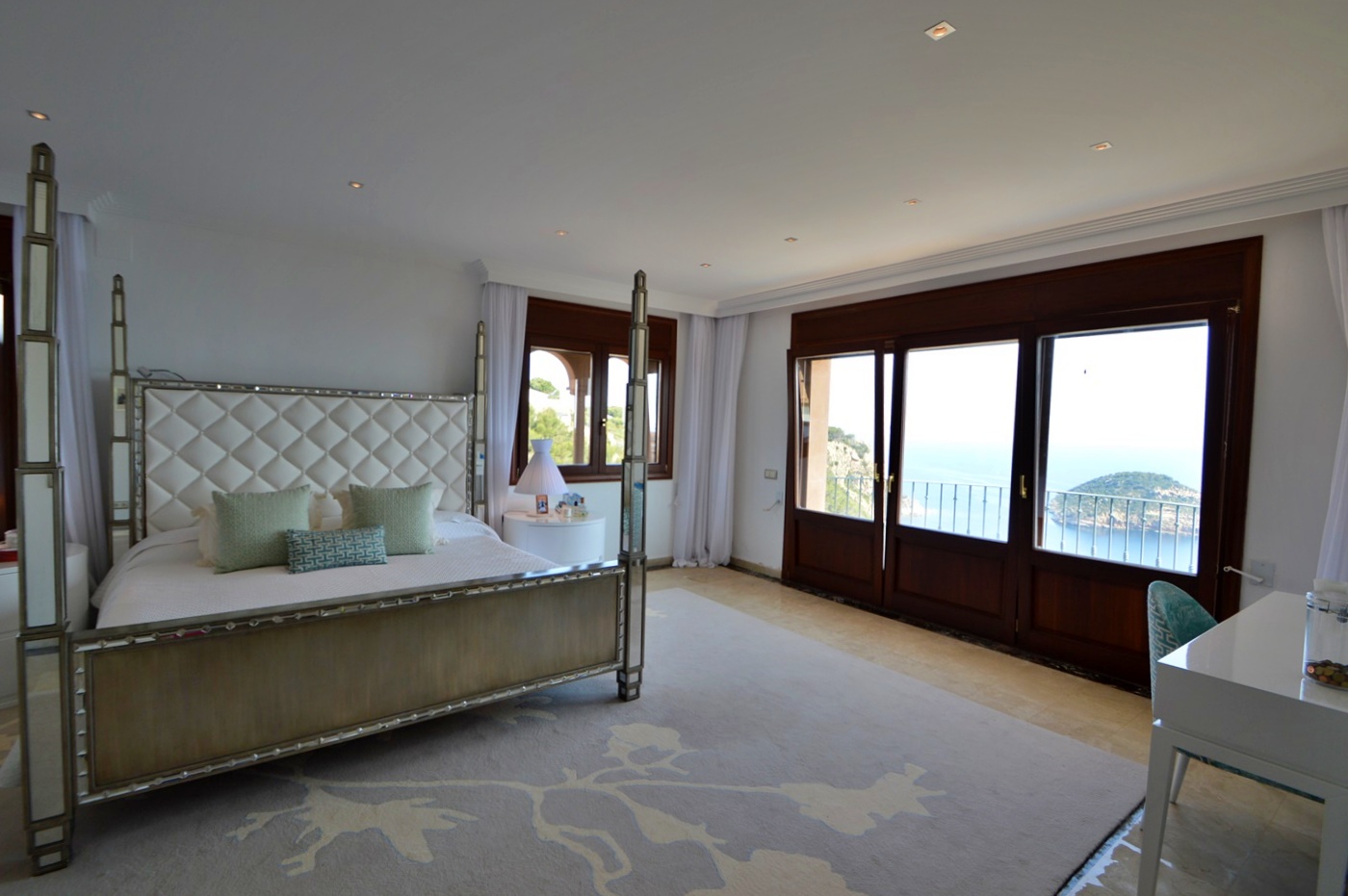 Eerste lijn Luxe Villa met prachtig uitzicht op Zee