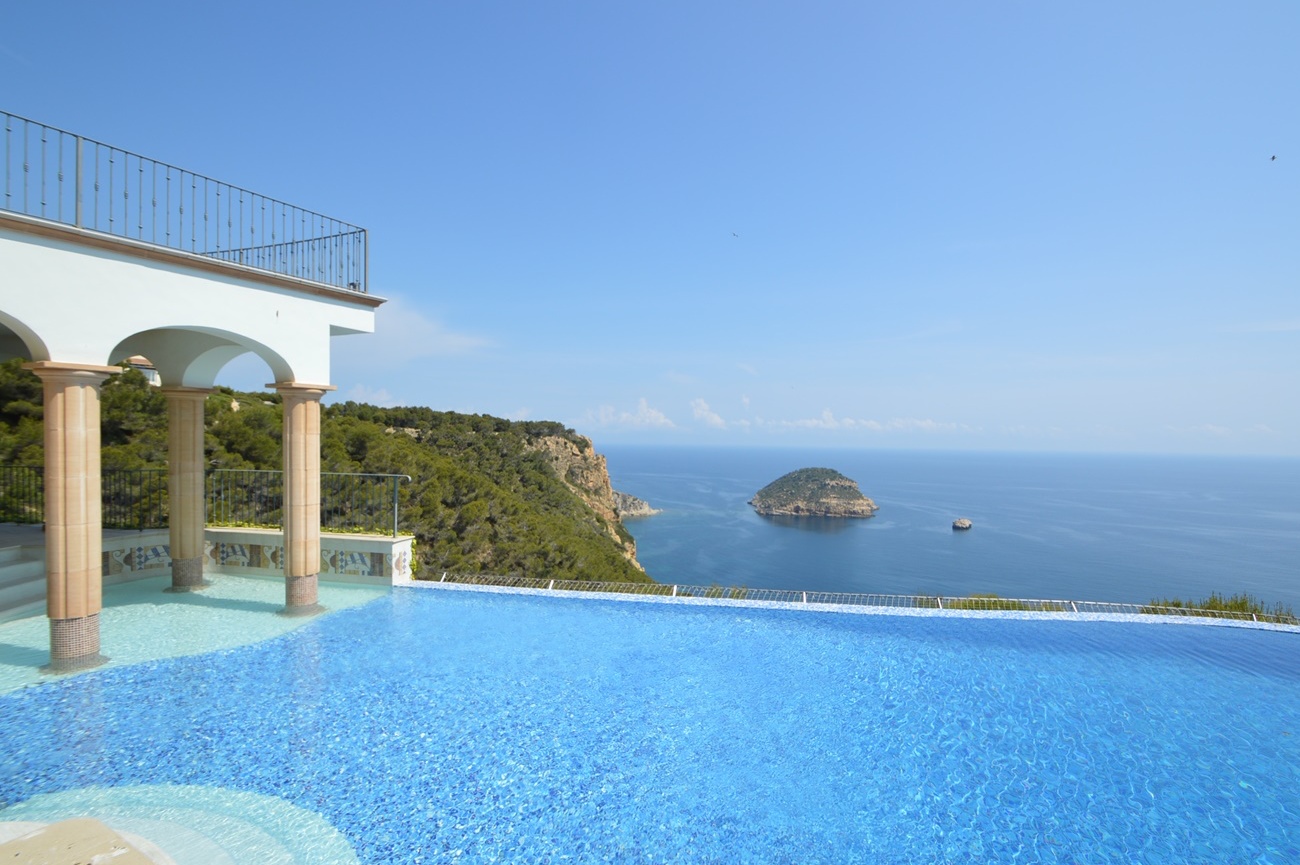 Villa de lujo en primera línea con excelentes vistas al mar